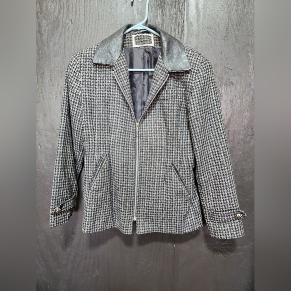 Women's wool jacket with leather collar - Picture 3 of 6